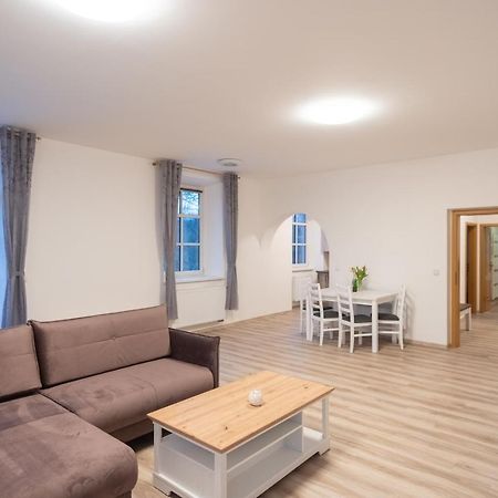 Hotel Zamecek Raspenava Buitenkant foto