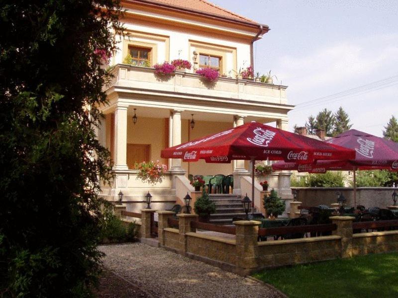 Hotel Zamecek Raspenava Buitenkant foto
