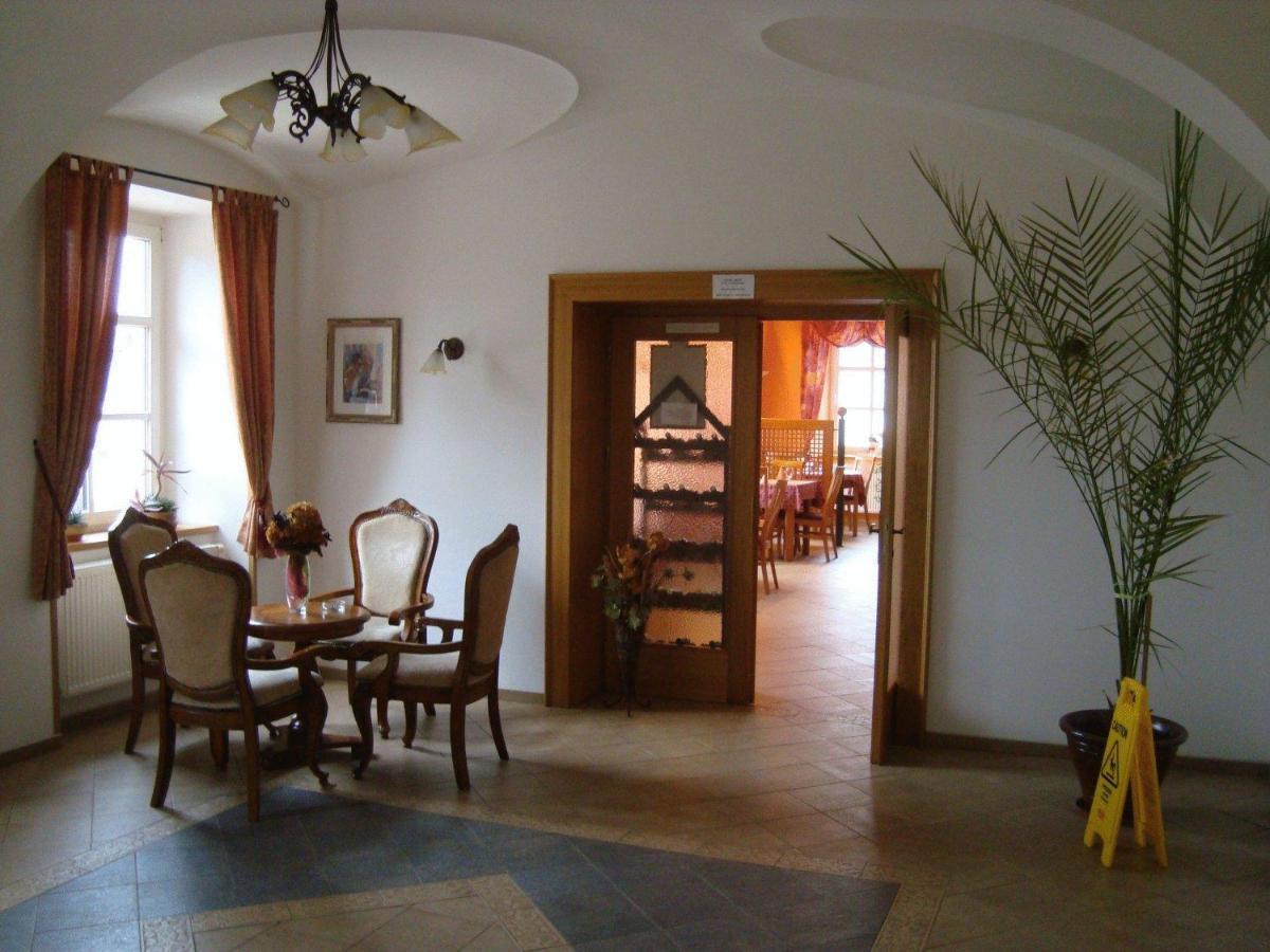 Hotel Zamecek Raspenava Buitenkant foto
