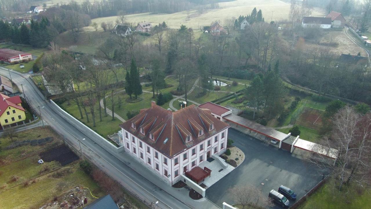 Hotel Zamecek Raspenava Buitenkant foto