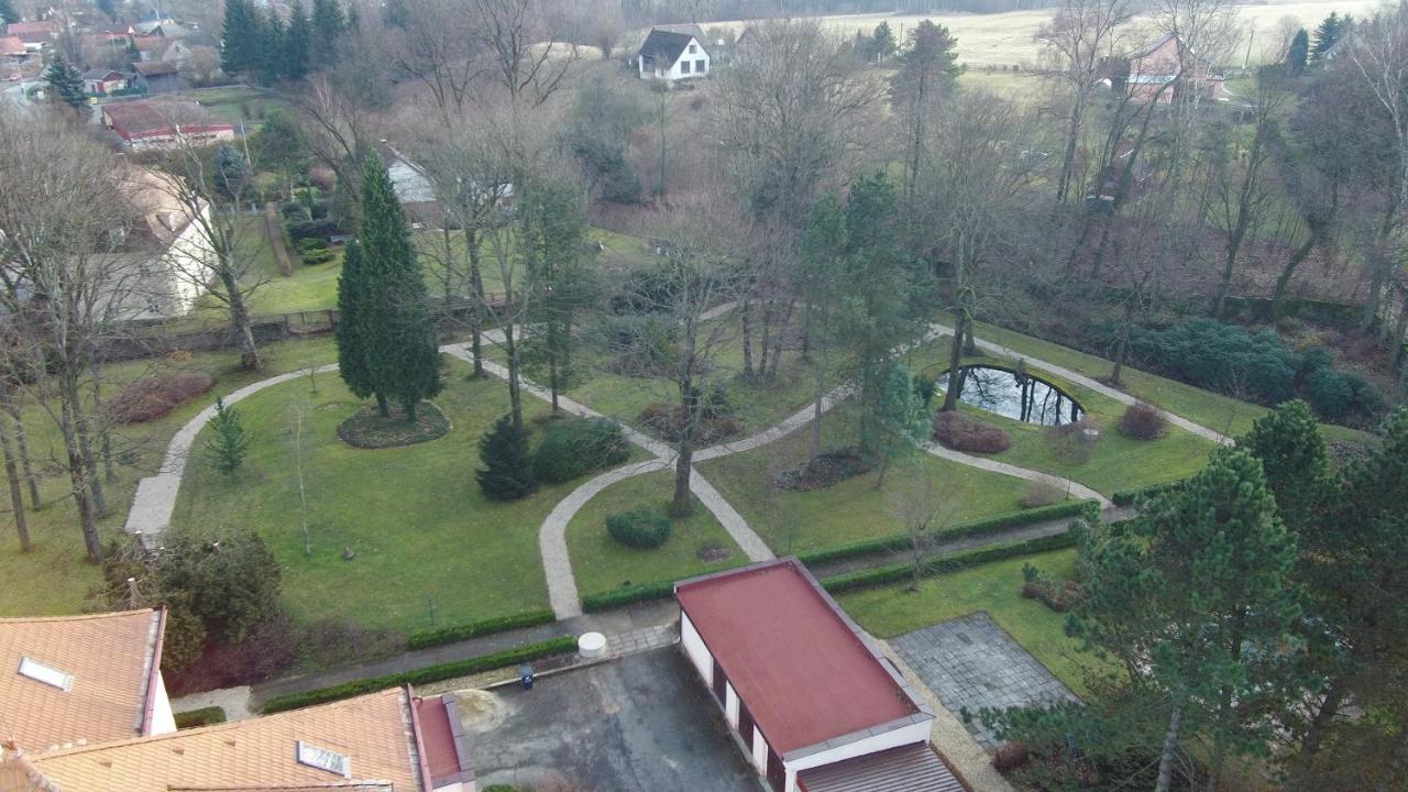 Hotel Zamecek Raspenava Buitenkant foto