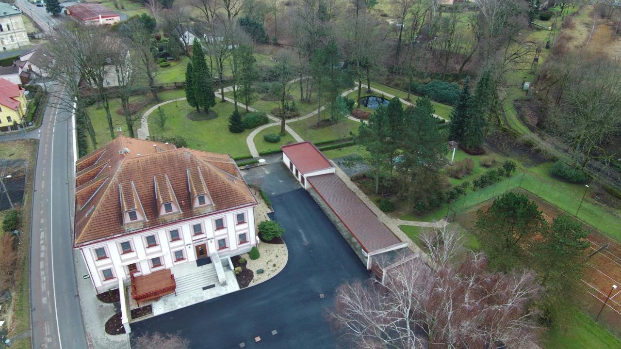 Hotel Zamecek Raspenava Buitenkant foto