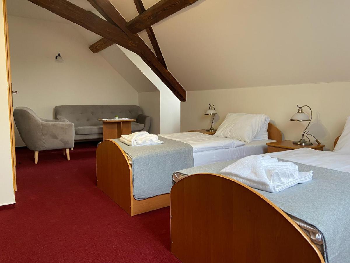 Hotel Zamecek Raspenava Buitenkant foto