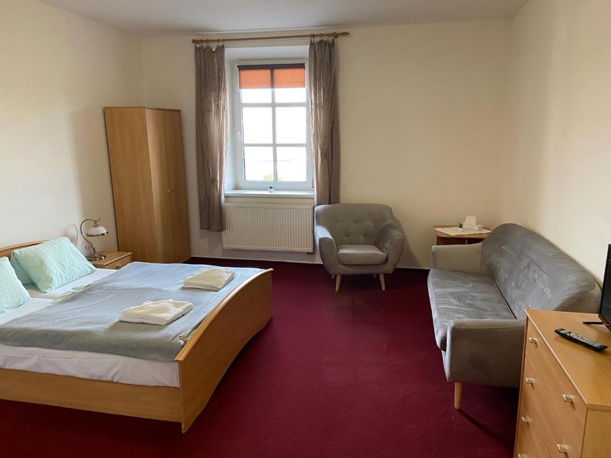 Hotel Zamecek Raspenava Buitenkant foto