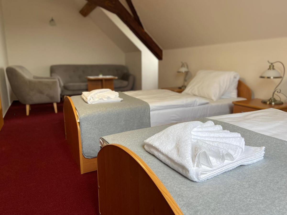 Hotel Zamecek Raspenava Buitenkant foto