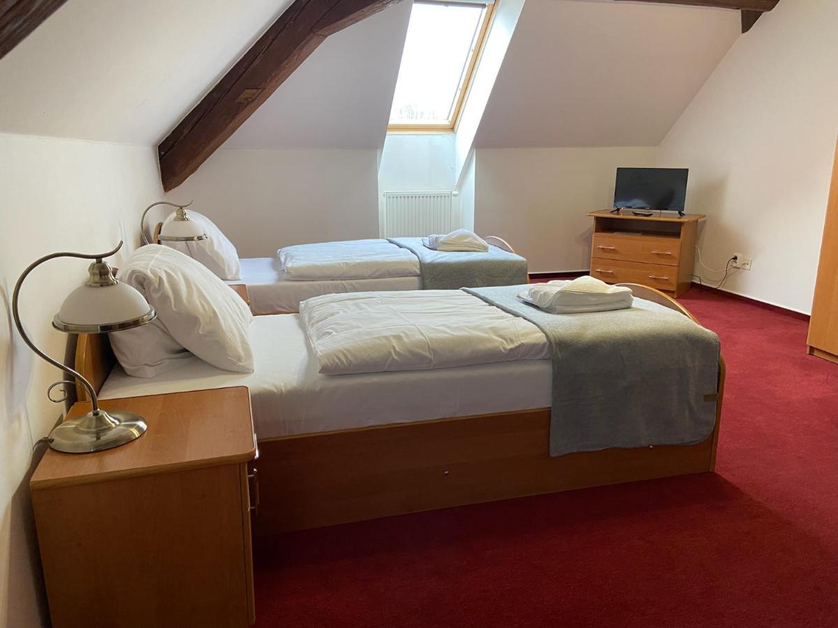 Hotel Zamecek Raspenava Buitenkant foto