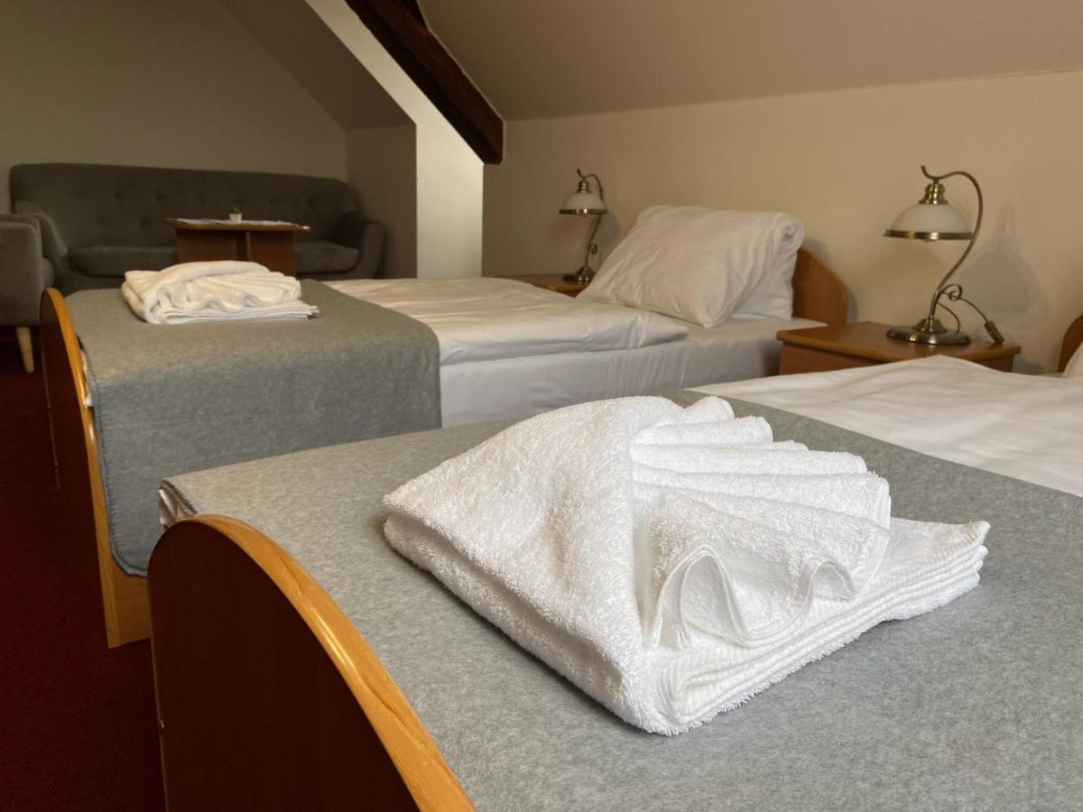 Hotel Zamecek Raspenava Buitenkant foto