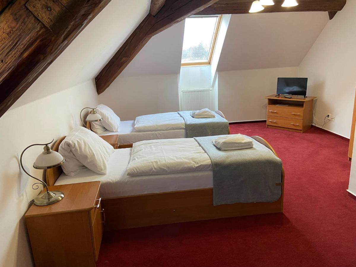Hotel Zamecek Raspenava Buitenkant foto