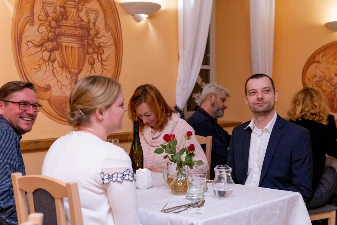 Hotel Zamecek Raspenava Buitenkant foto