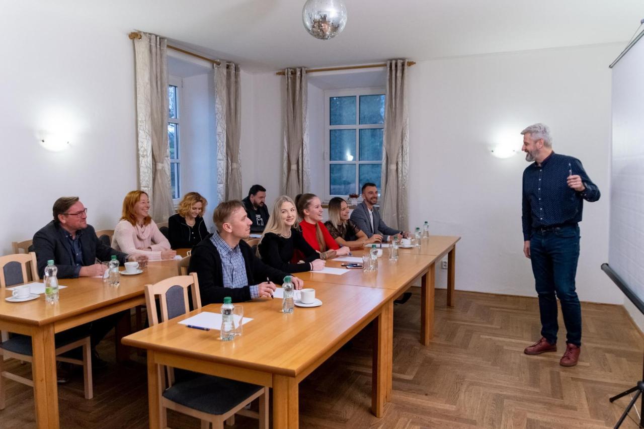 Hotel Zamecek Raspenava Buitenkant foto
