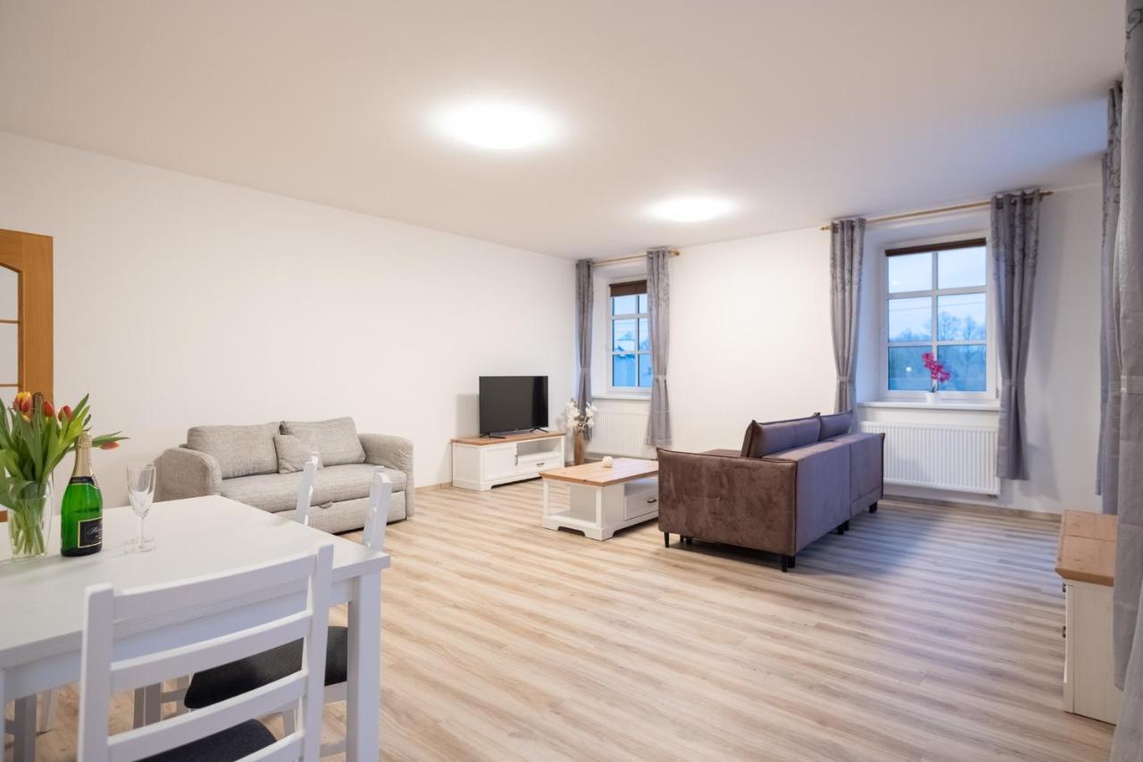 Hotel Zamecek Raspenava Buitenkant foto