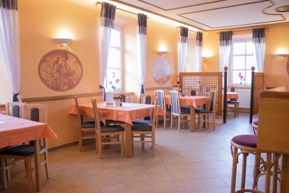 Hotel Zamecek Raspenava Buitenkant foto