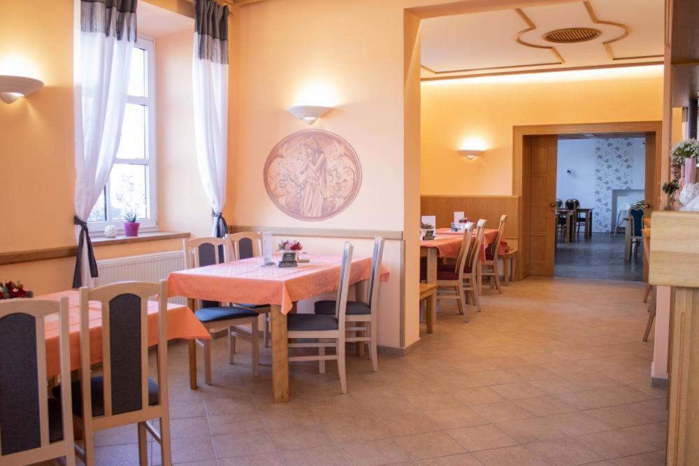 Hotel Zamecek Raspenava Buitenkant foto