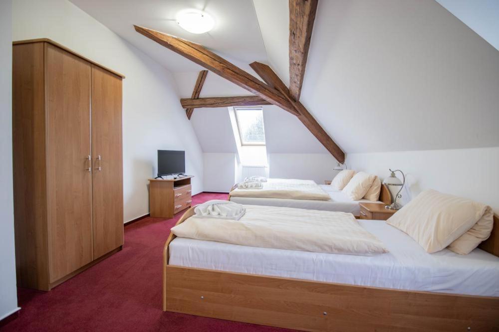 Hotel Zamecek Raspenava Buitenkant foto