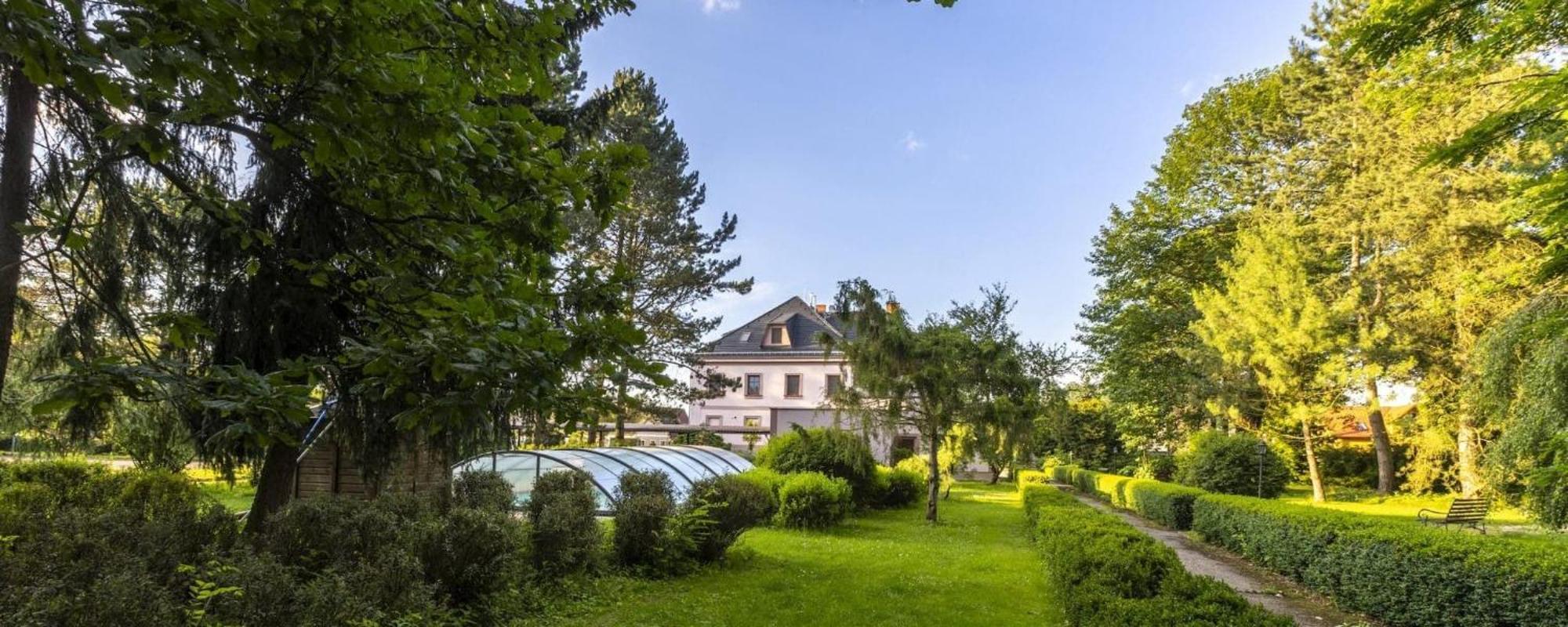 Hotel Zamecek Raspenava Buitenkant foto
