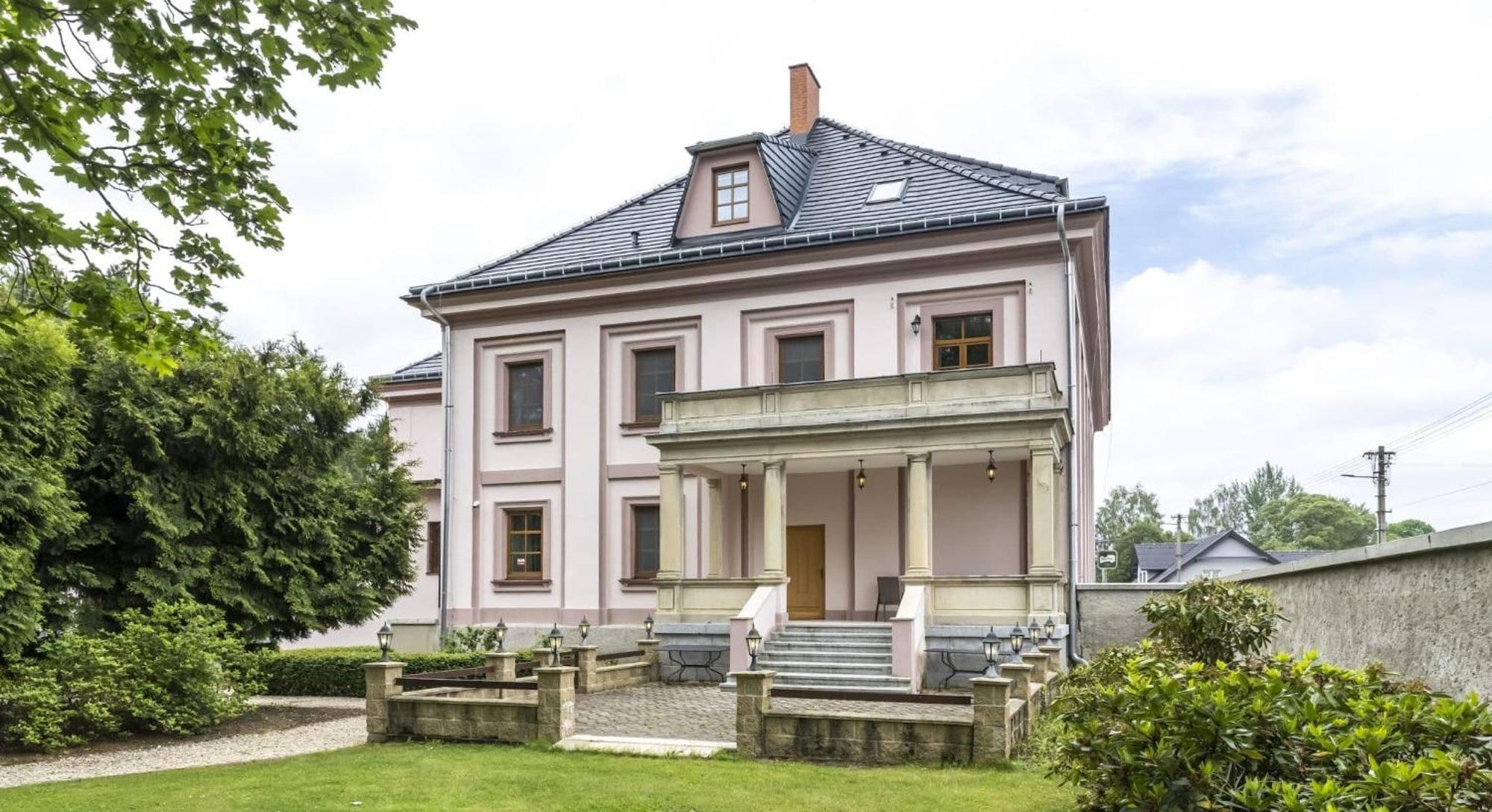 Hotel Zamecek Raspenava Buitenkant foto