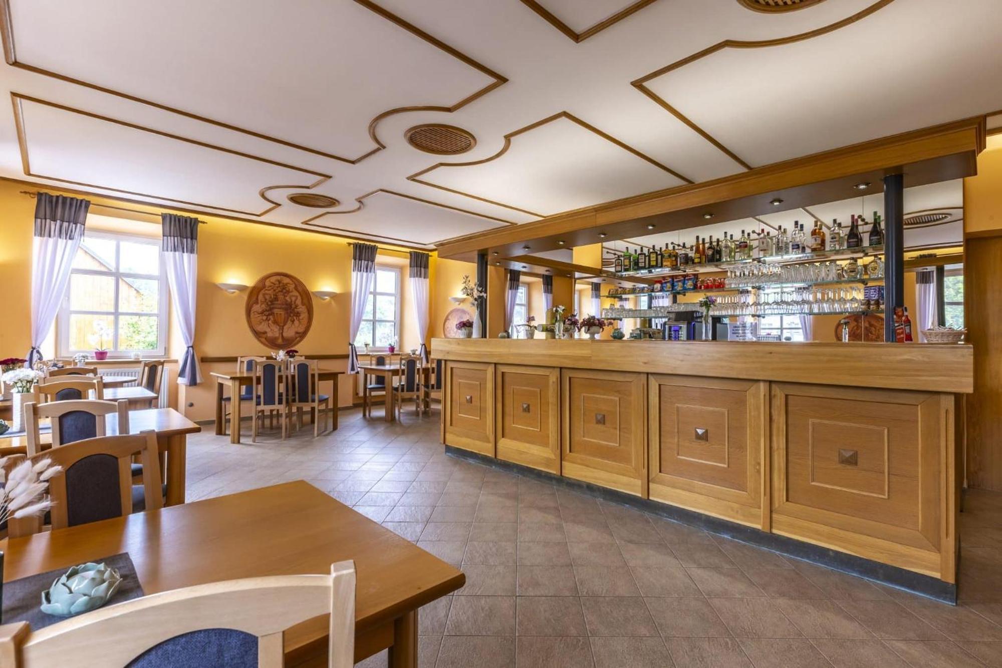 Hotel Zamecek Raspenava Buitenkant foto