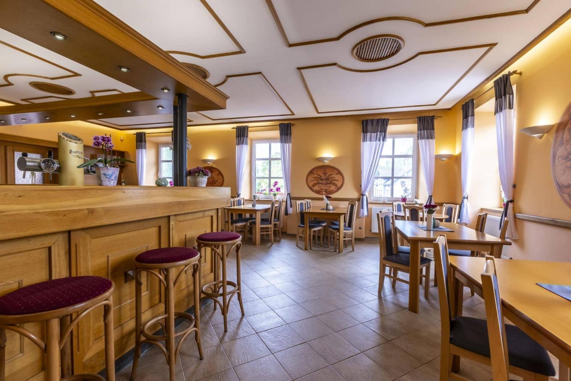 Hotel Zamecek Raspenava Buitenkant foto