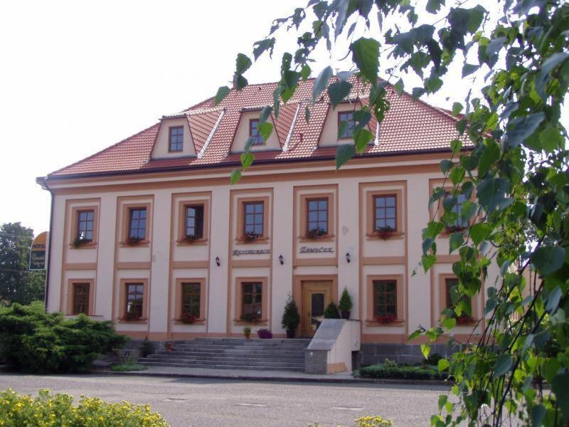 Hotel Zamecek Raspenava Buitenkant foto