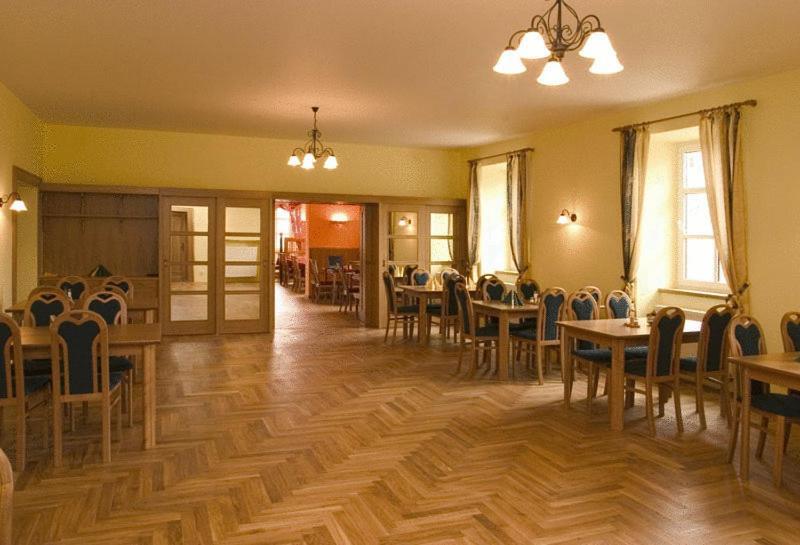 Hotel Zamecek Raspenava Buitenkant foto