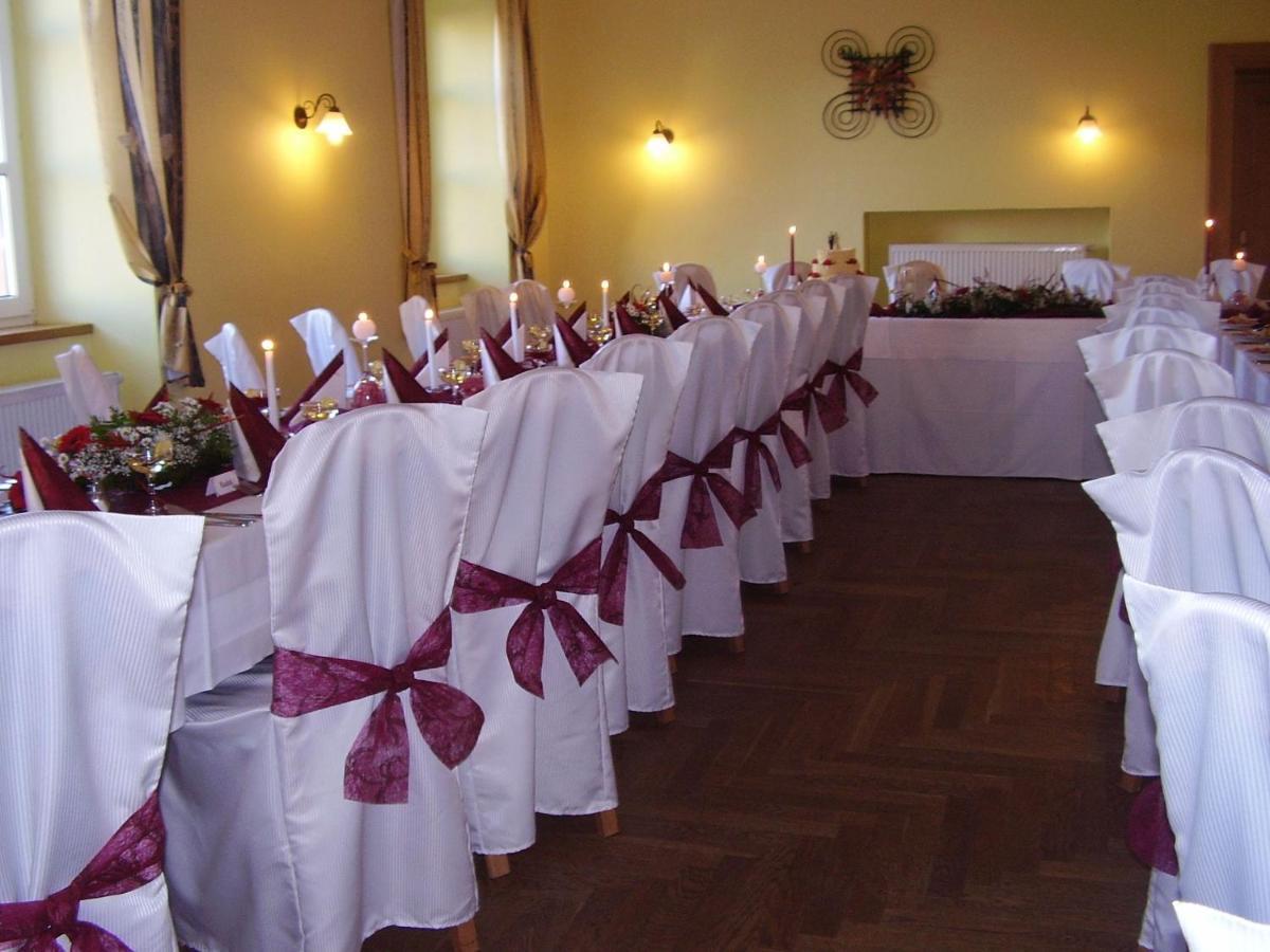 Hotel Zamecek Raspenava Buitenkant foto