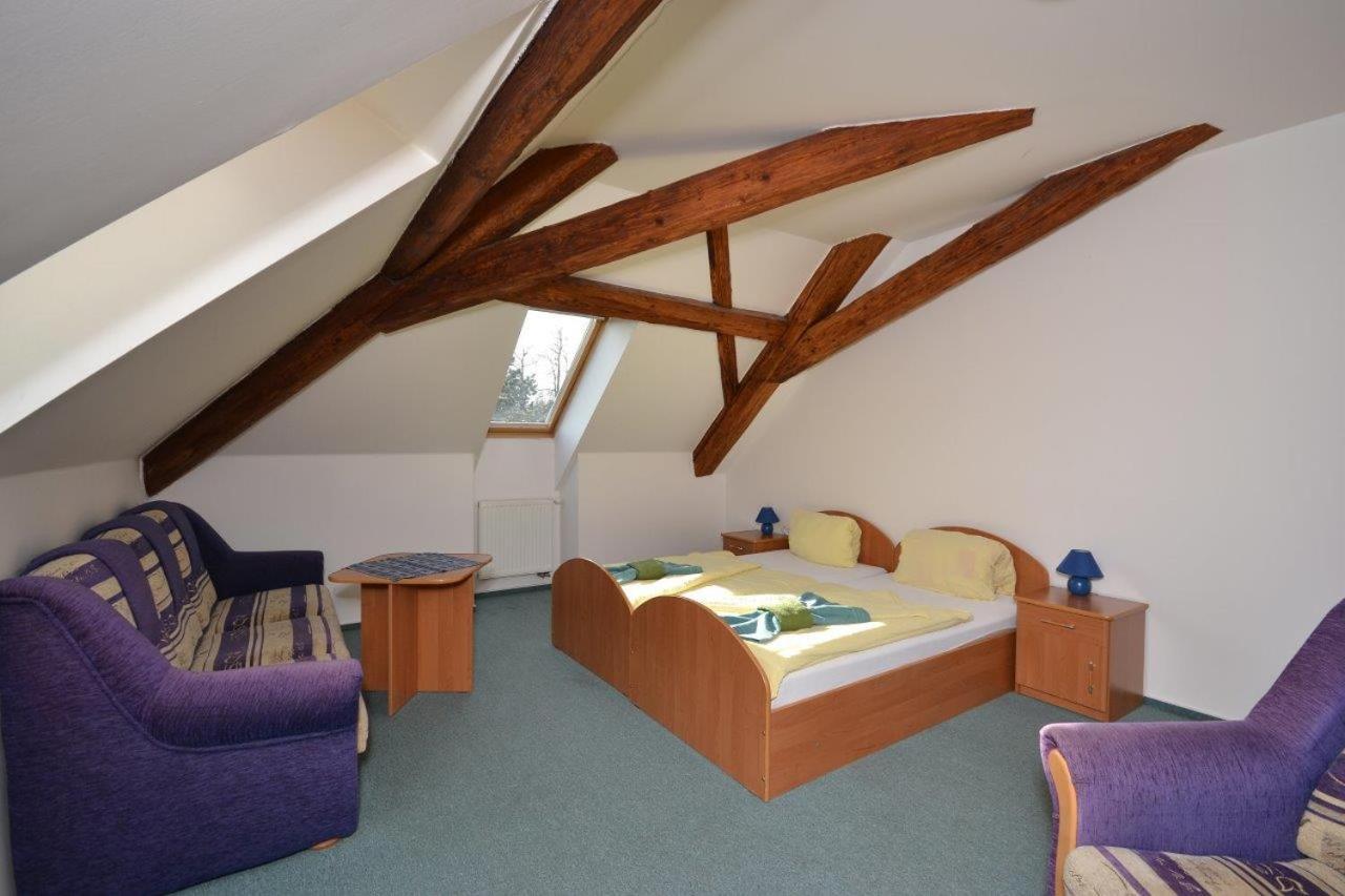 Hotel Zamecek Raspenava Buitenkant foto